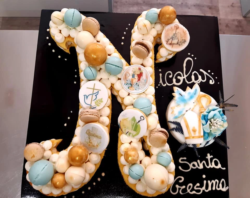 Torta a forma di lettera N