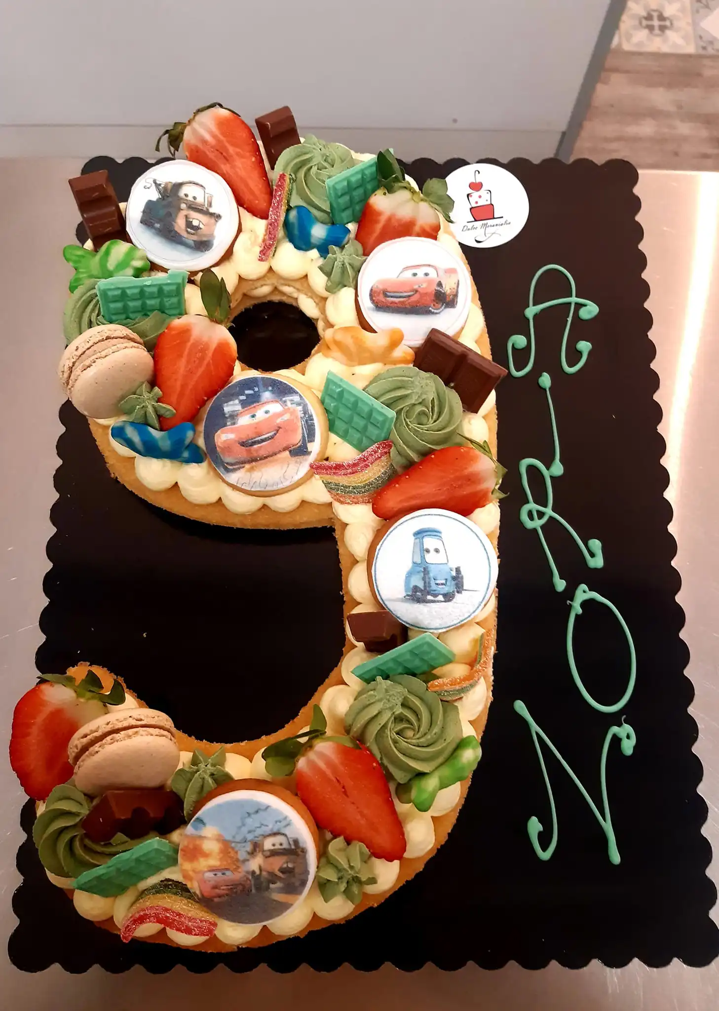 Torta a forma di numero 9